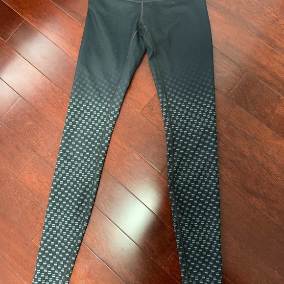 Lululemon leggings size 6 - Picture 3 of 3